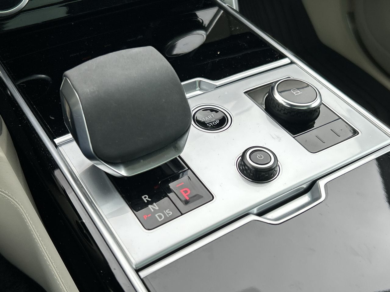 2023  New Range Rover