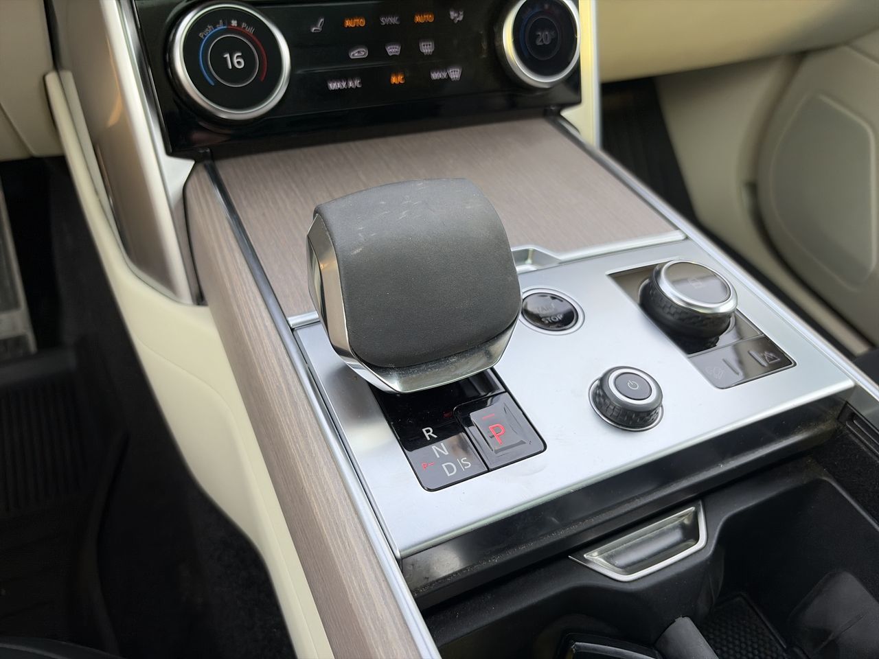2023  New Range Rover
