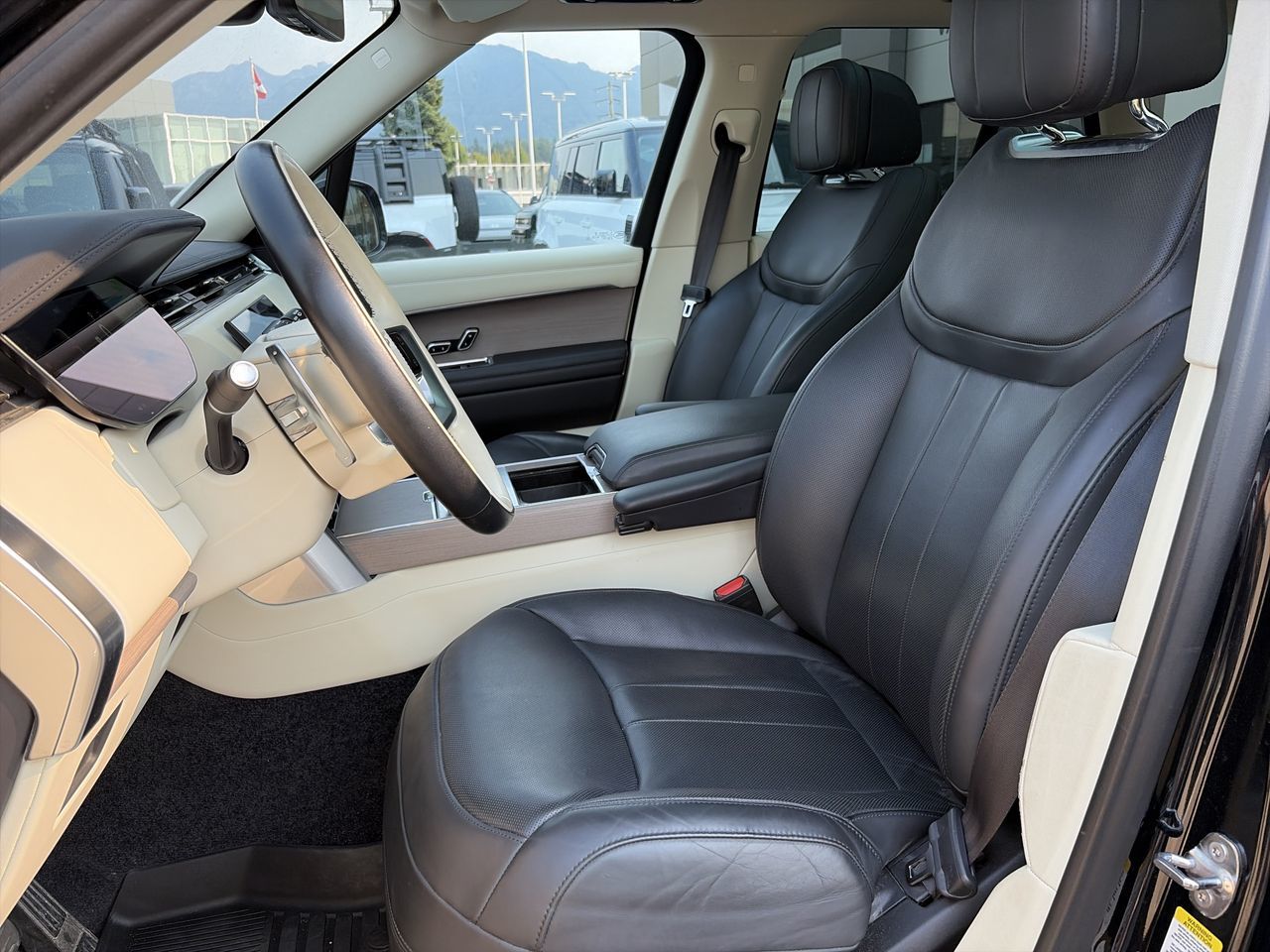 2023  New Range Rover