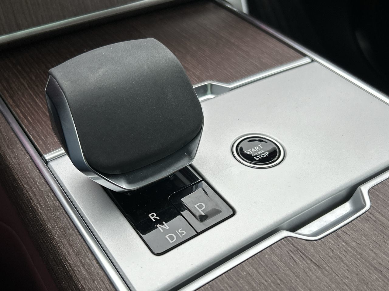 2025  Range Rover Mild Hybrid