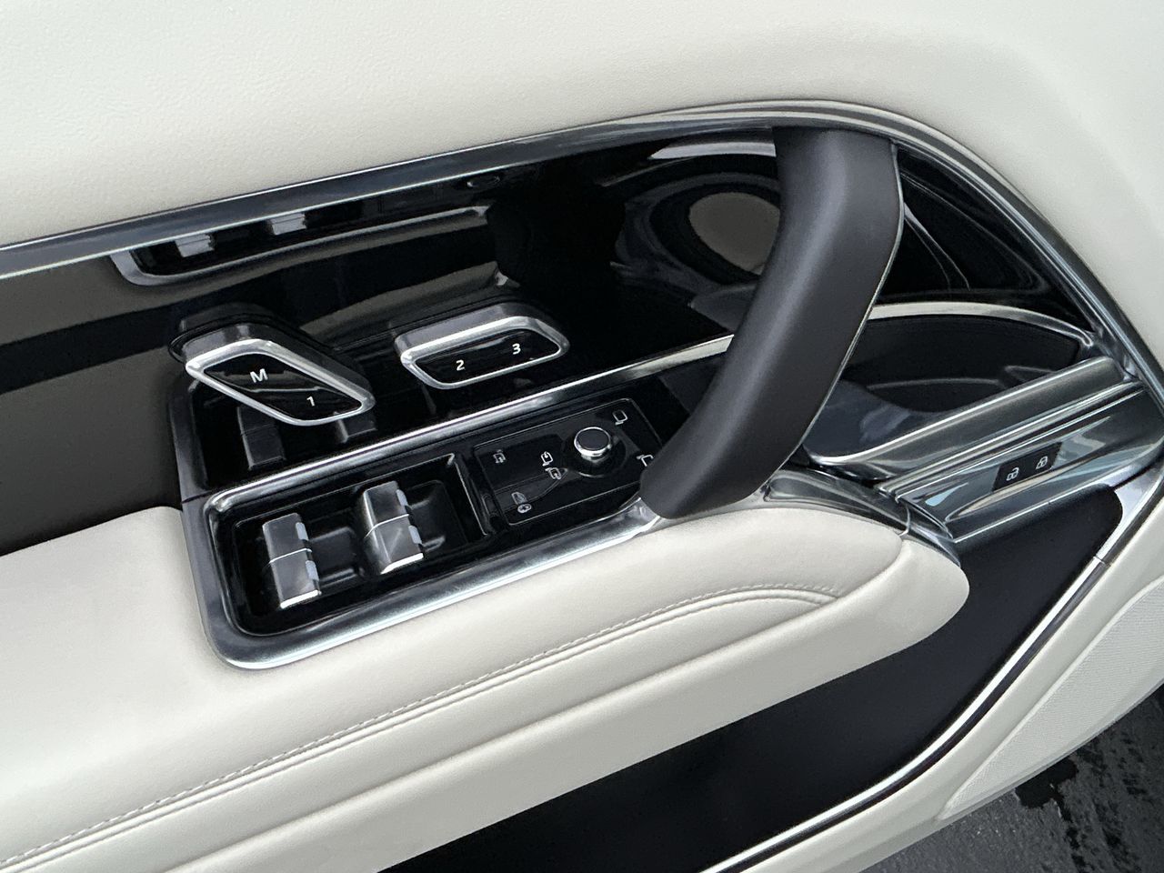 2025  Range Rover Plug-in Hybrid