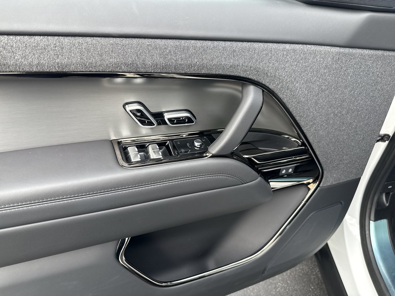 2024 Land Rover RANGE ROVER SPORT Mild Hybrid in North Vancouver, British Columbia