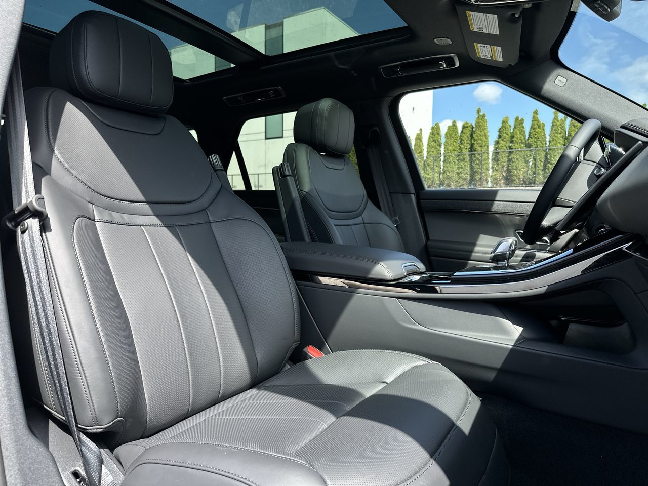 2025 Land Rover RANGE ROVER SPORT Mild Hybrid in North Vancouver, British Columbia