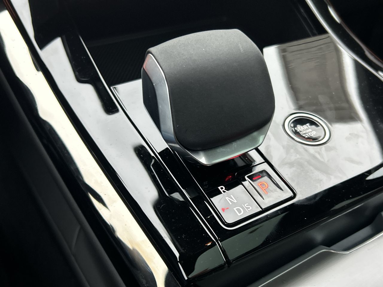 2025 Land Rover Range Rover Sport Mild Hybrid in North Vancouver, British Columbia