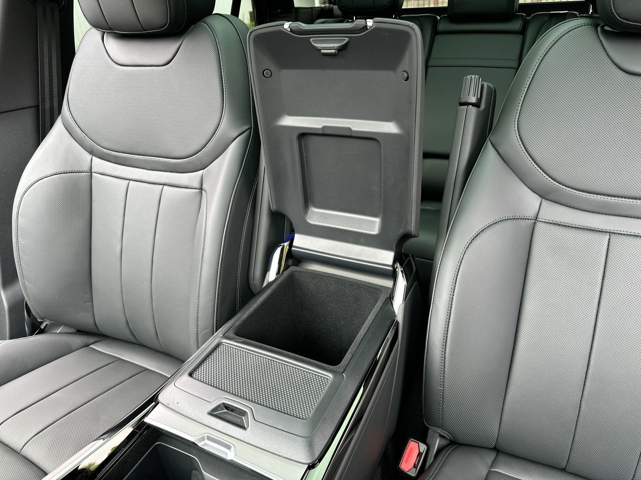 2025 Land Rover RANGE ROVER SPORT Mild Hybrid in North Vancouver, British Columbia