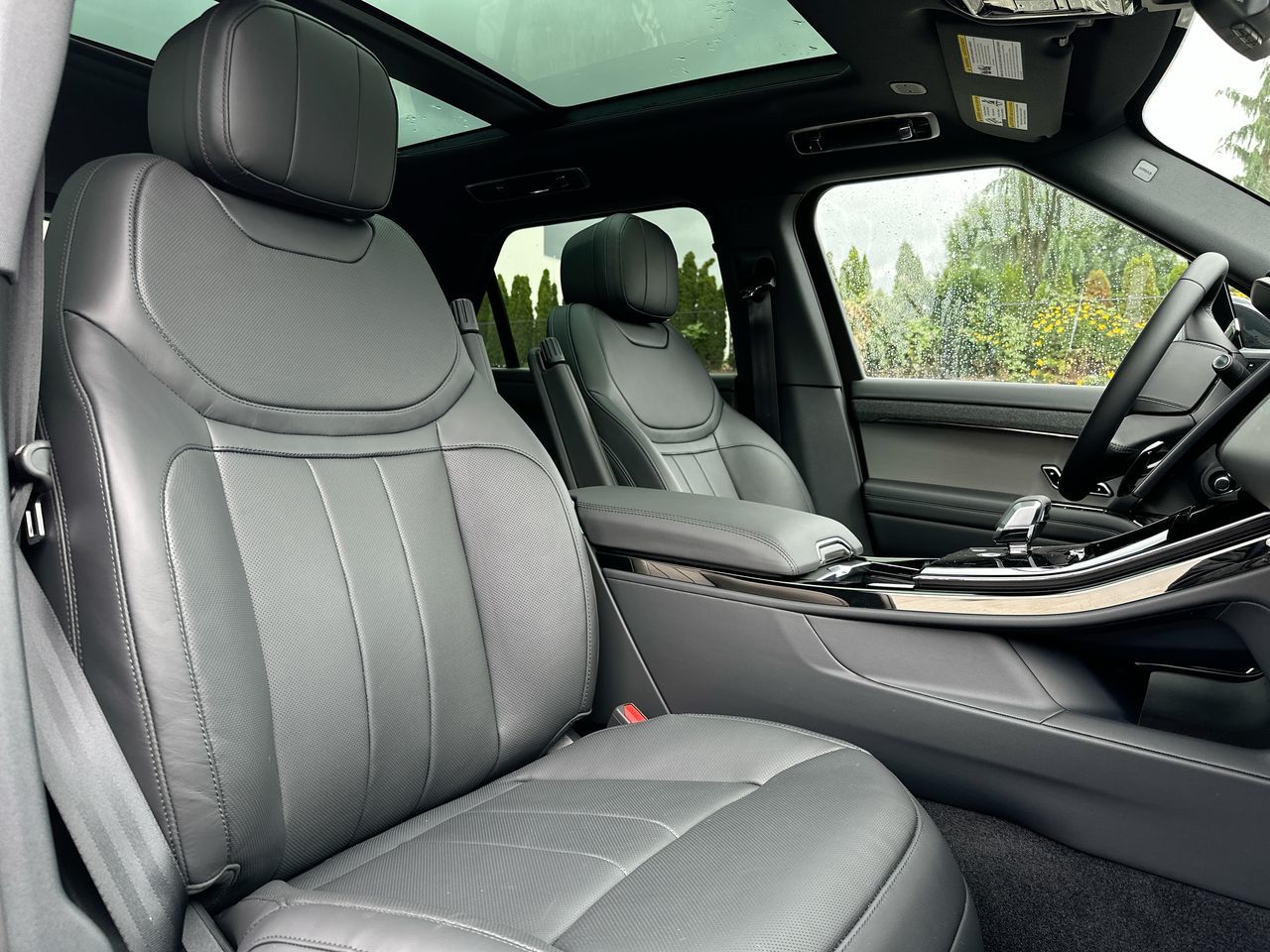 2025 Land Rover RANGE ROVER SPORT Mild Hybrid in North Vancouver, British Columbia