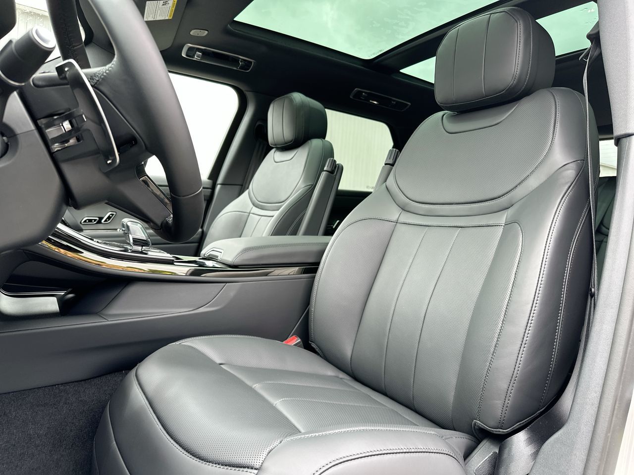 2025 Land Rover RANGE ROVER SPORT Mild Hybrid in North Vancouver, British Columbia