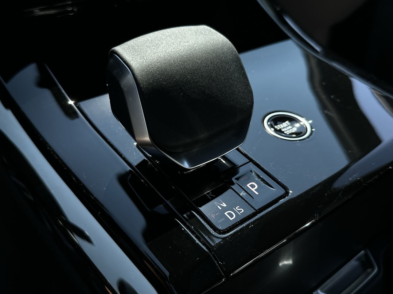 2025 Land Rover RANGE ROVER SPORT Mild Hybrid in North Vancouver, British Columbia
