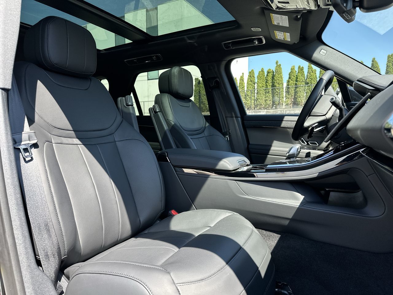 2025 Land Rover RANGE ROVER SPORT Mild Hybrid in North Vancouver, British Columbia