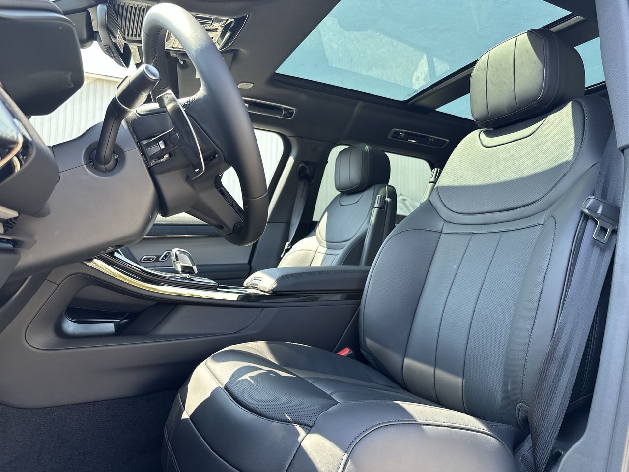 2025 Land Rover RANGE ROVER SPORT Mild Hybrid in North Vancouver, British Columbia
