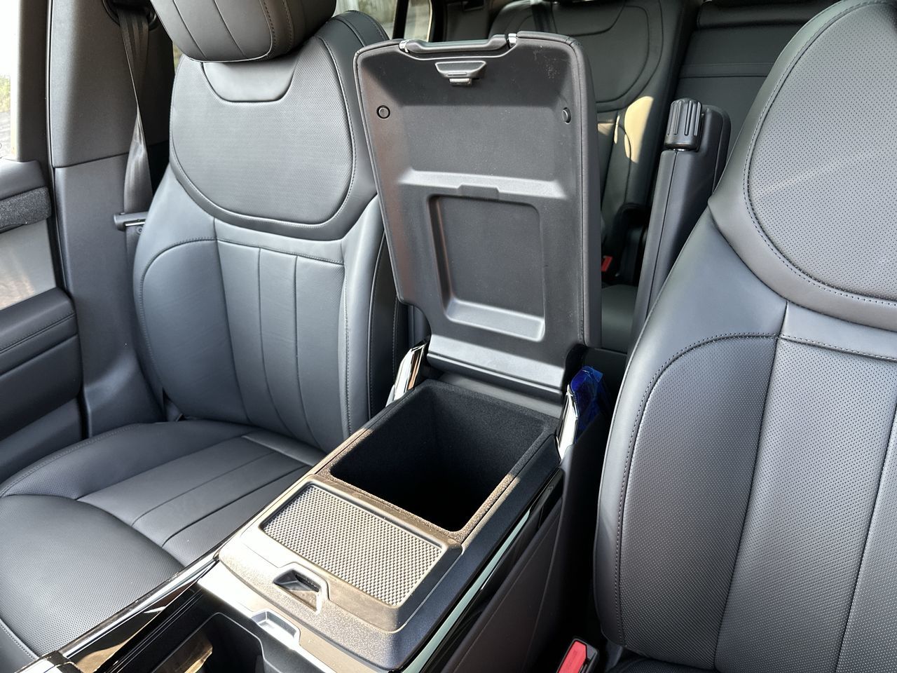 2025 Land Rover RANGE ROVER SPORT Mild Hybrid in North Vancouver, British Columbia