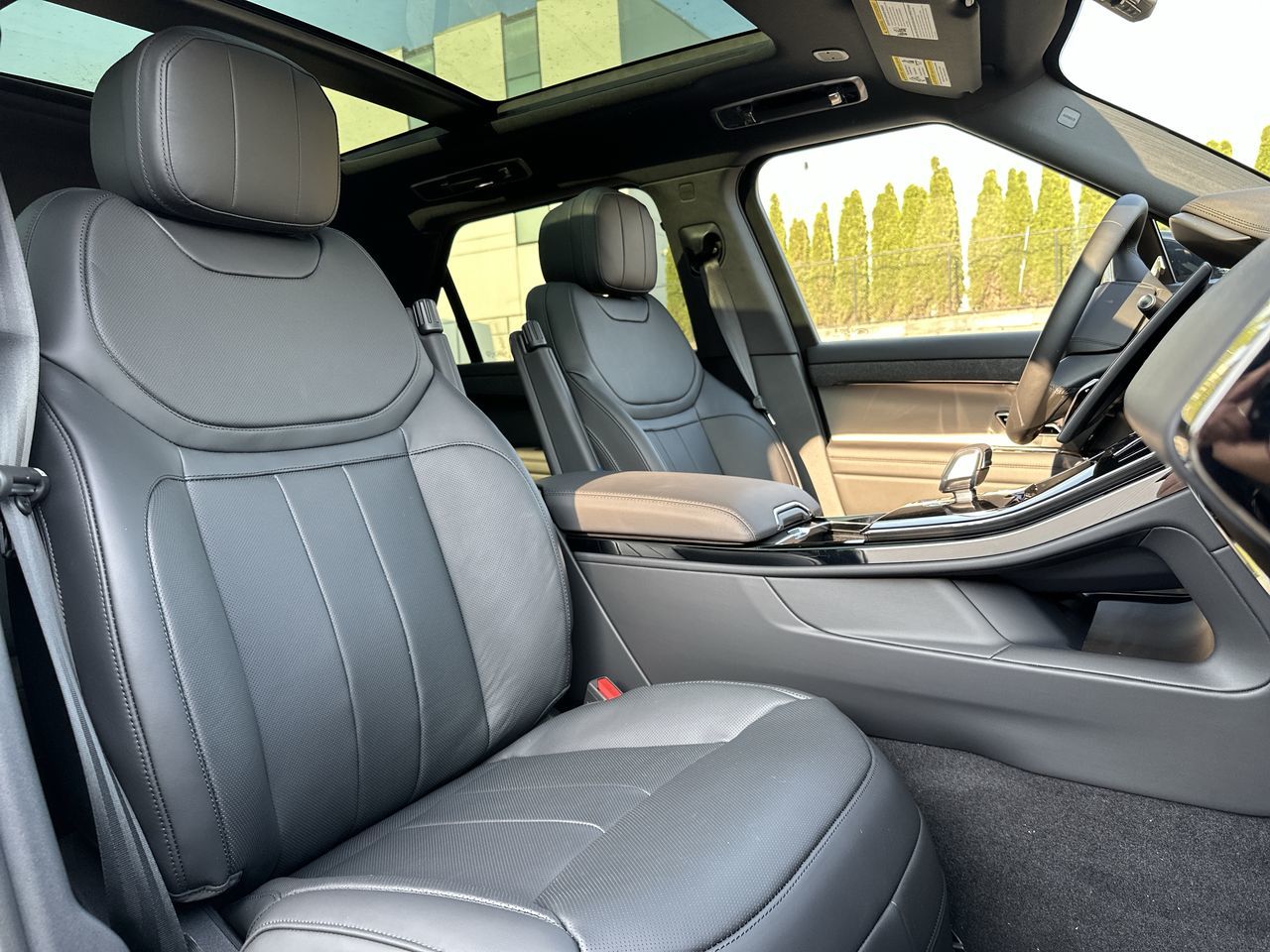 2025 Land Rover RANGE ROVER SPORT Mild Hybrid in North Vancouver, British Columbia