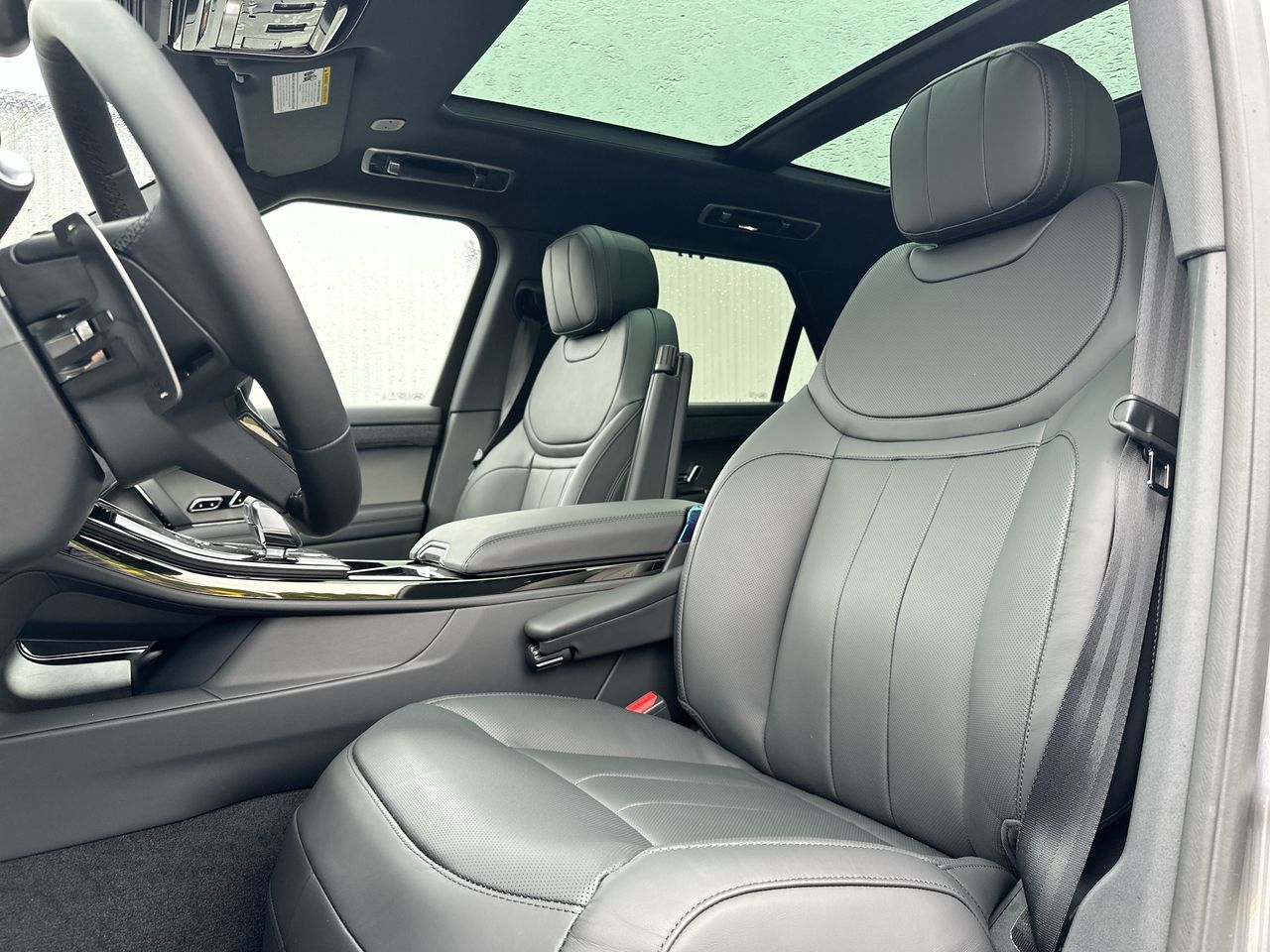 2025 Land Rover RANGE ROVER SPORT Mild Hybrid in North Vancouver, British Columbia