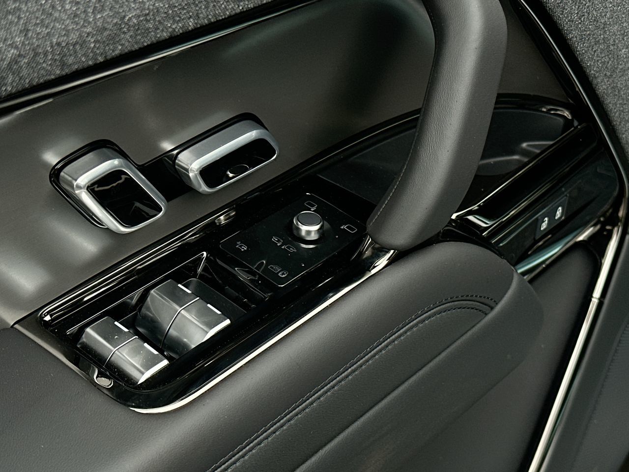 2025 Land Rover RANGE ROVER SPORT Mild Hybrid in North Vancouver, British Columbia