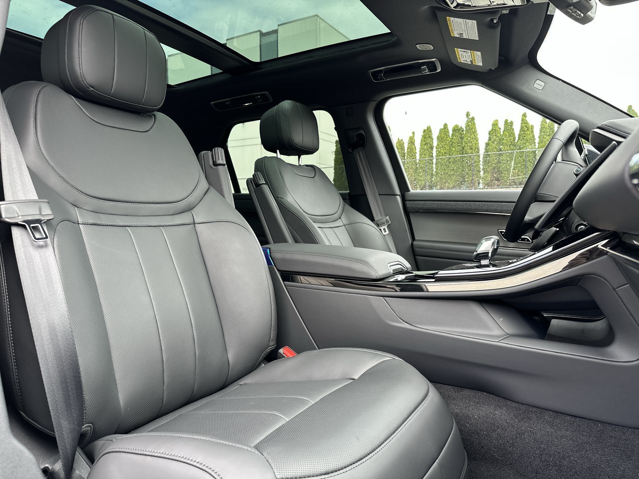 2025 Land Rover RANGE ROVER SPORT Mild Hybrid in North Vancouver, British Columbia