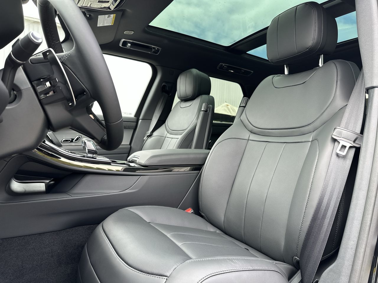 2025 Land Rover RANGE ROVER SPORT Mild Hybrid in North Vancouver, British Columbia