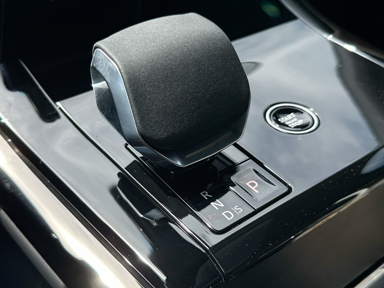2025 Land Rover RANGE ROVER SPORT Mild Hybrid in North Vancouver, British Columbia