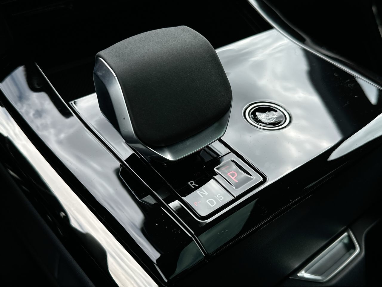 2025 Land Rover RANGE ROVER SPORT Mild Hybrid in North Vancouver, British Columbia