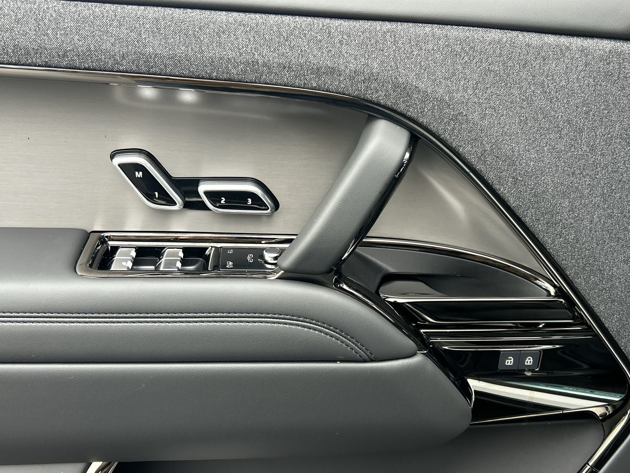 2026 Land Rover Range Rover Sport in North Vancouver, British Columbia