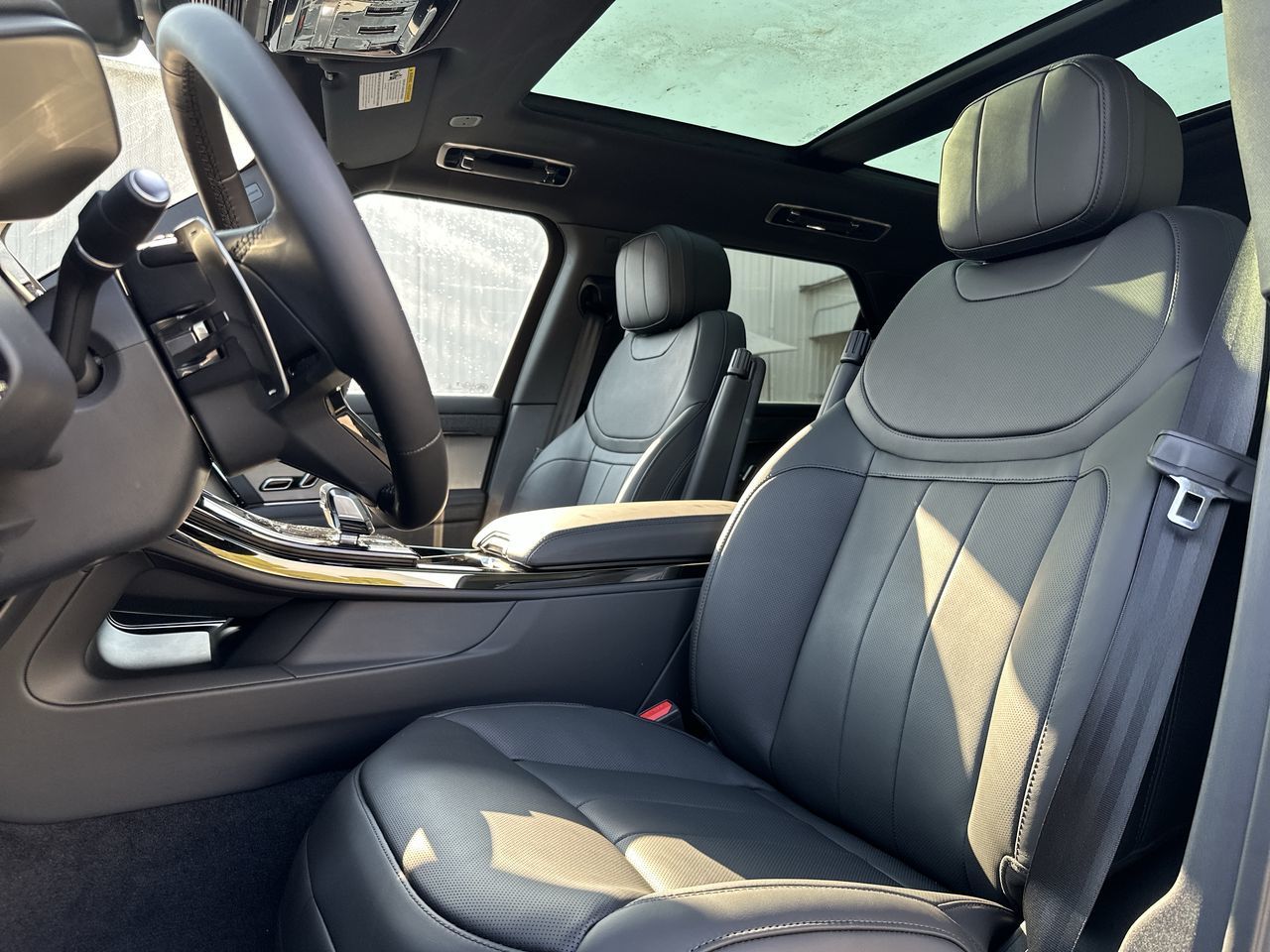 2025 Land Rover RANGE ROVER SPORT Plug-in Hybrid in North Vancouver, British Columbia