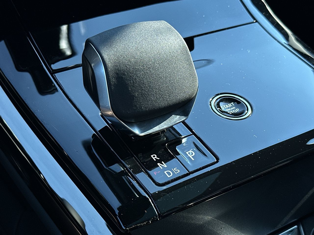 2025 Land Rover RANGE ROVER SPORT Plug-in Hybrid in North Vancouver, British Columbia