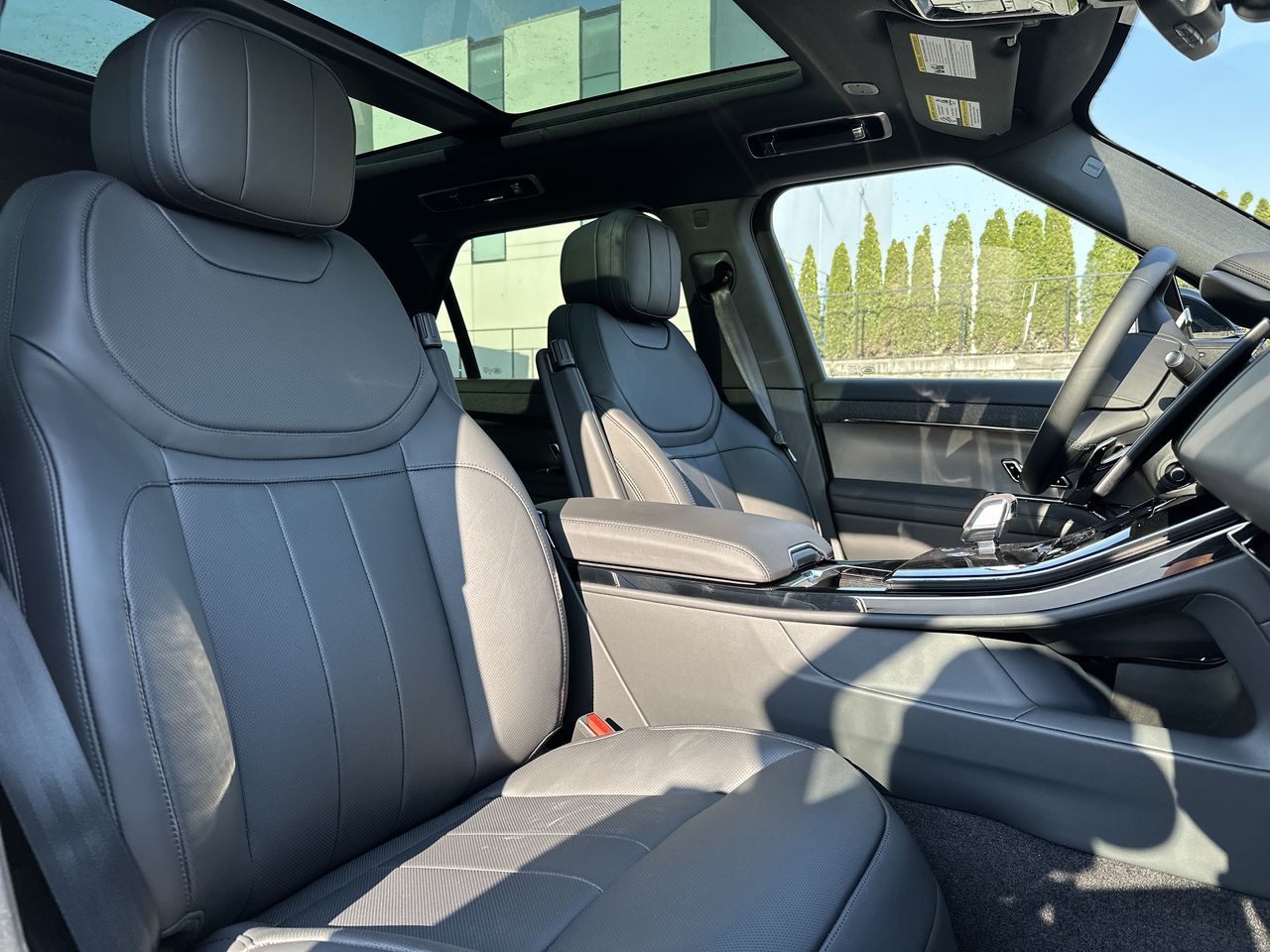 2025 Land Rover RANGE ROVER SPORT Plug-in Hybrid in North Vancouver, British Columbia