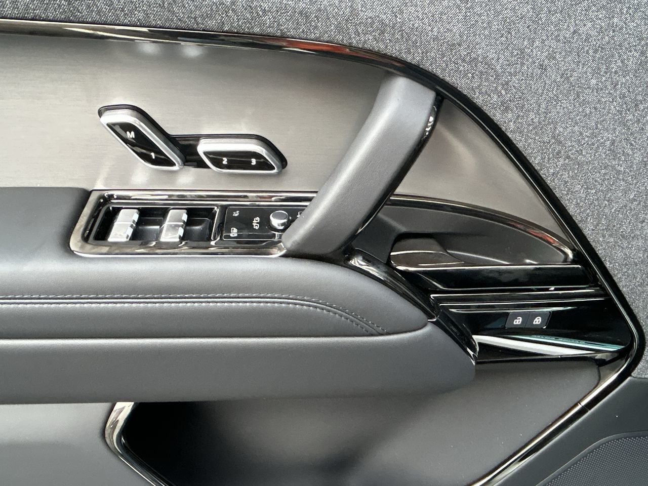 2025  Range Rover Sport Plug-in Hybrid