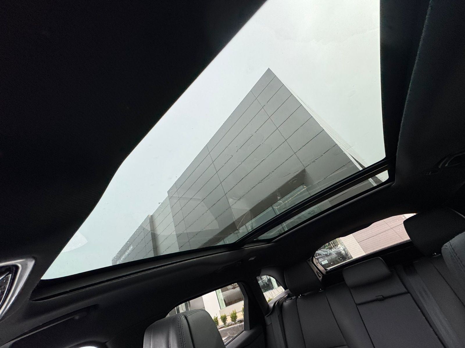 Land Rover Range Rover Velar  2024 à North Vancouver, Colombie-Britannique