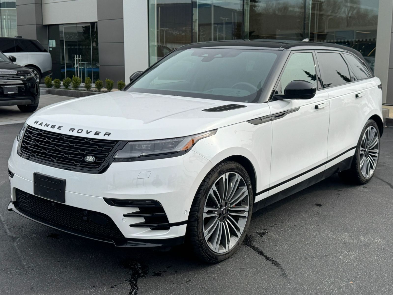 Land Rover Range Rover Velar  2024 à North Vancouver, Colombie-Britannique