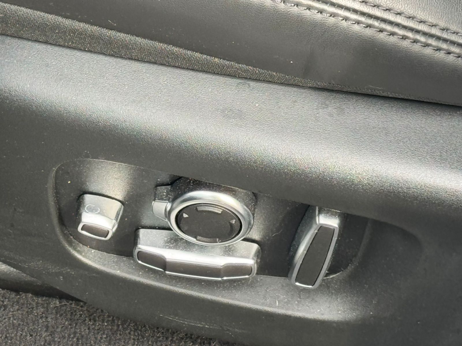 Land Rover Range Rover Velar  2024 à North Vancouver, Colombie-Britannique