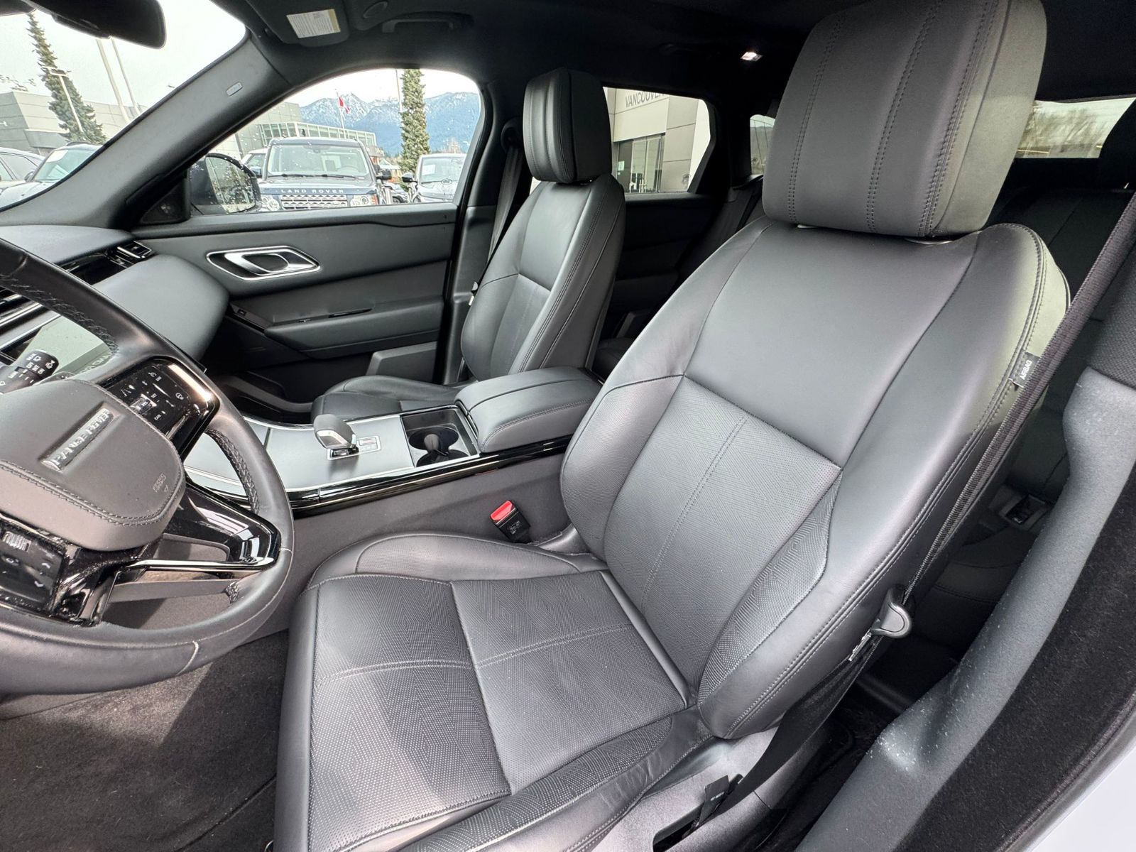 Land Rover Range Rover Velar  2024 à North Vancouver, Colombie-Britannique