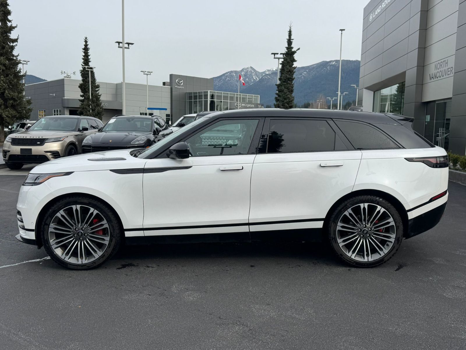 Land Rover Range Rover Velar  2024 à North Vancouver, Colombie-Britannique