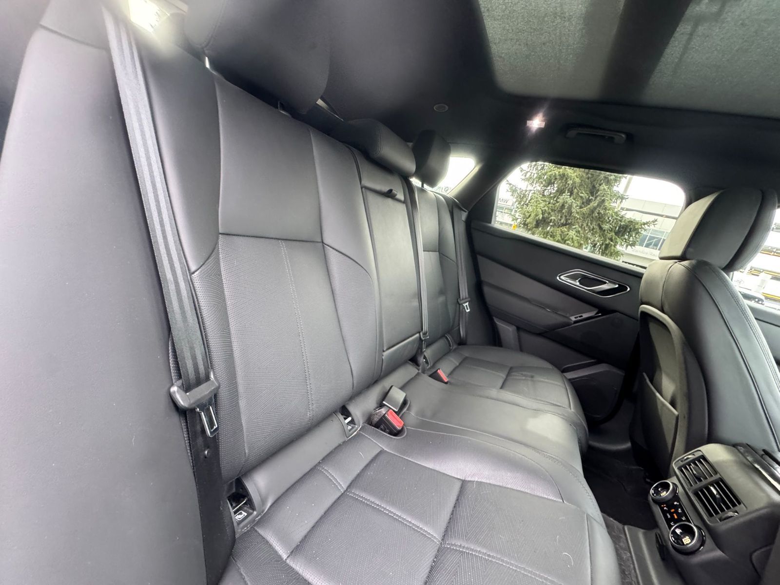 Land Rover Range Rover Velar  2024 à North Vancouver, Colombie-Britannique