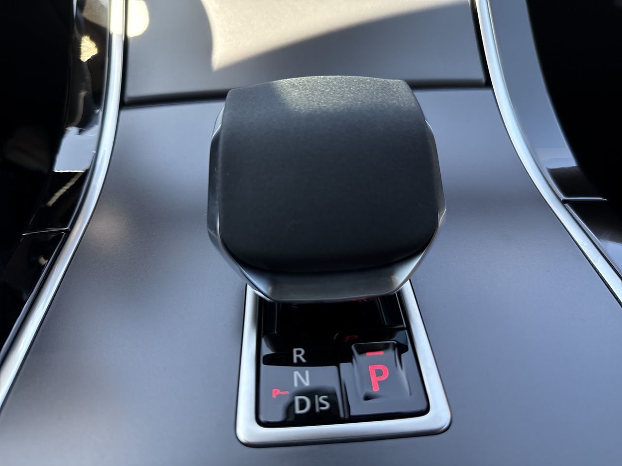 2025 Land Rover Range Rover Velar