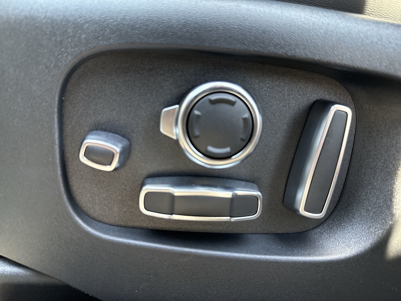 2025 Land Rover Range Rover Velar