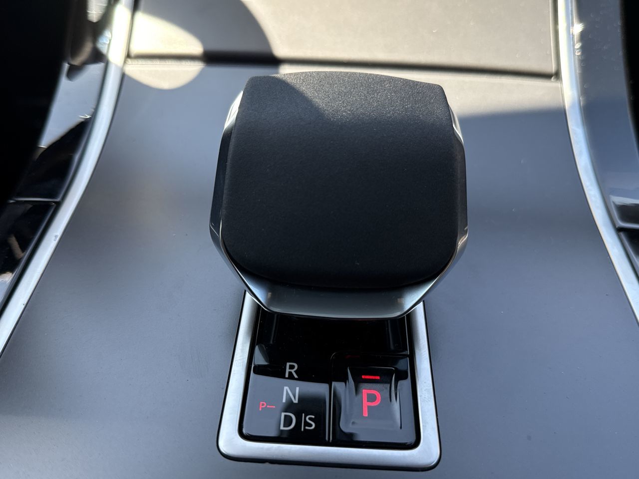 2025 Land Rover Range Rover Velar in North Vancouver, British Columbia
