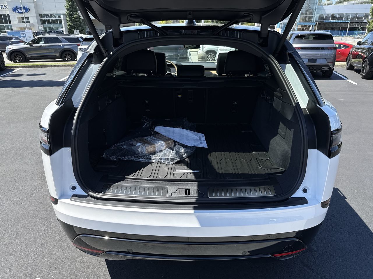2025 Land Rover Range Rover Velar in North Vancouver, British Columbia