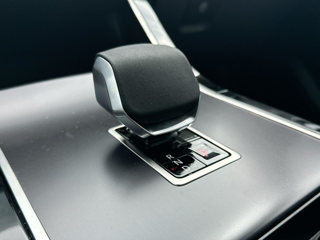 2026 Land Rover Range Rover Velar in North Vancouver, British Columbia