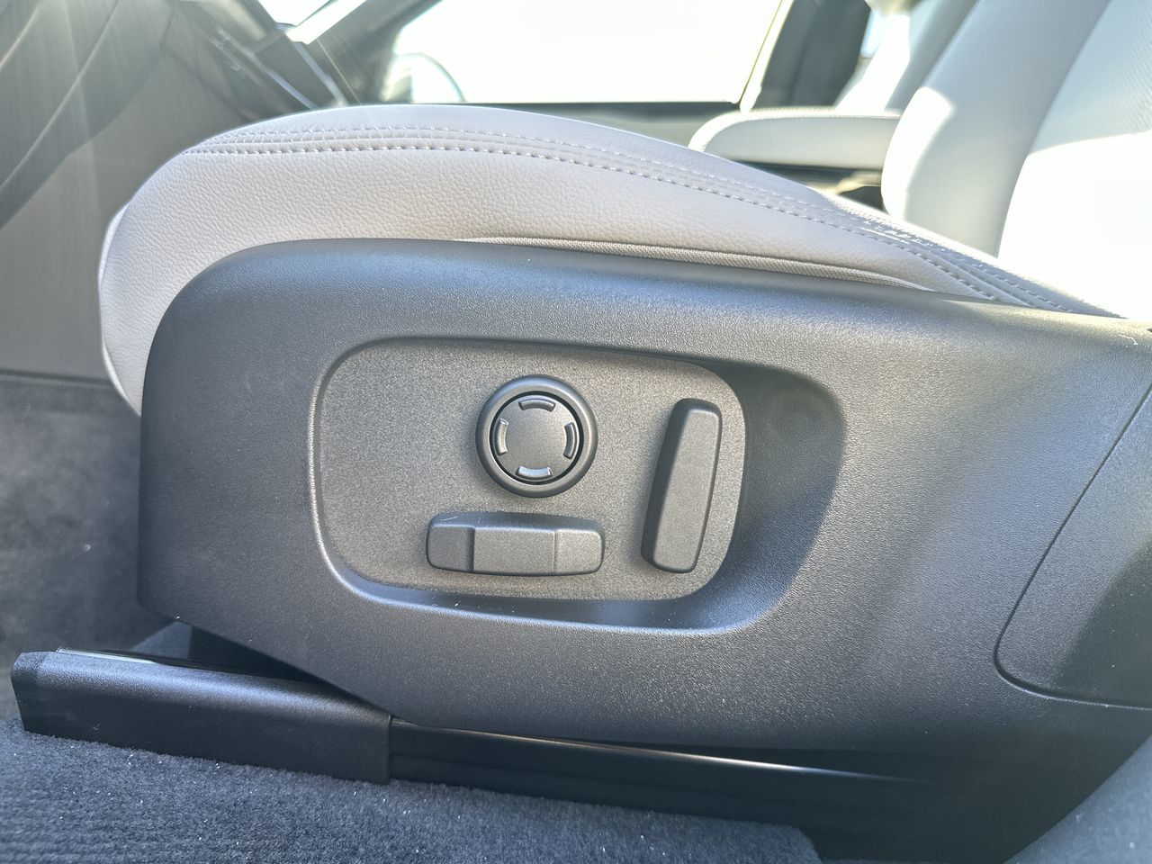 2026 Land Rover Range Rover Velar in North Vancouver, British Columbia