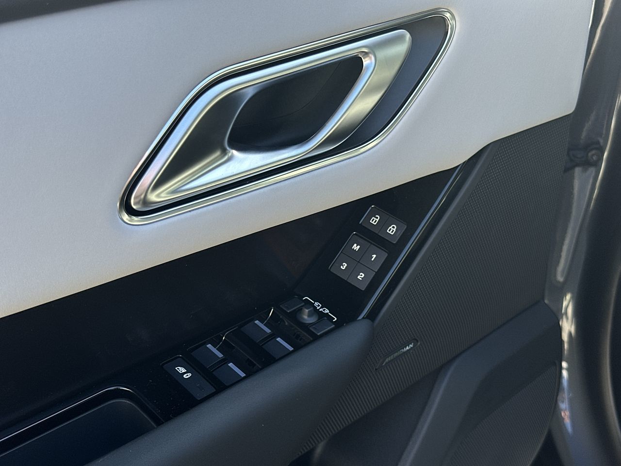 2026  Range Rover Velar