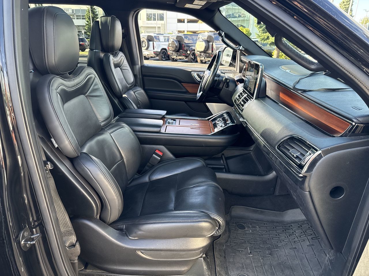 2018 Lincoln Navigator in North Vancouver, British Columbia