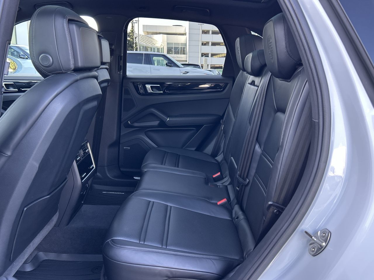 Porsche Cayenne  2023 à North Vancouver, Colombie-Britannique