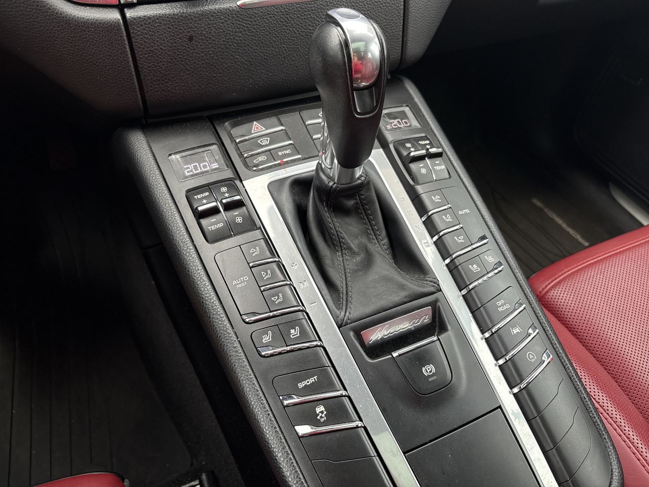 2018  Macan