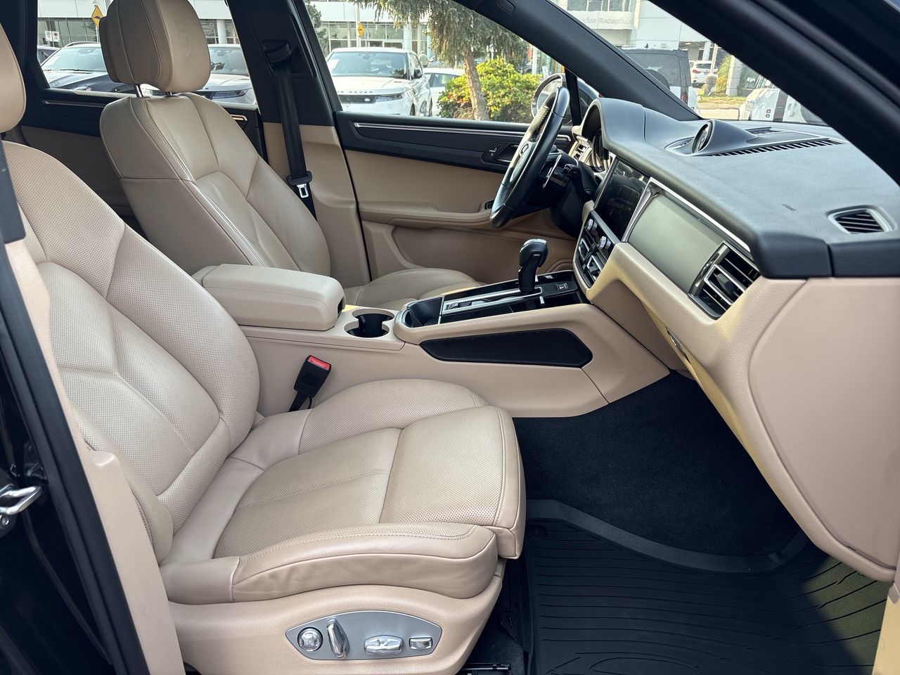 2022 Porsche Macan