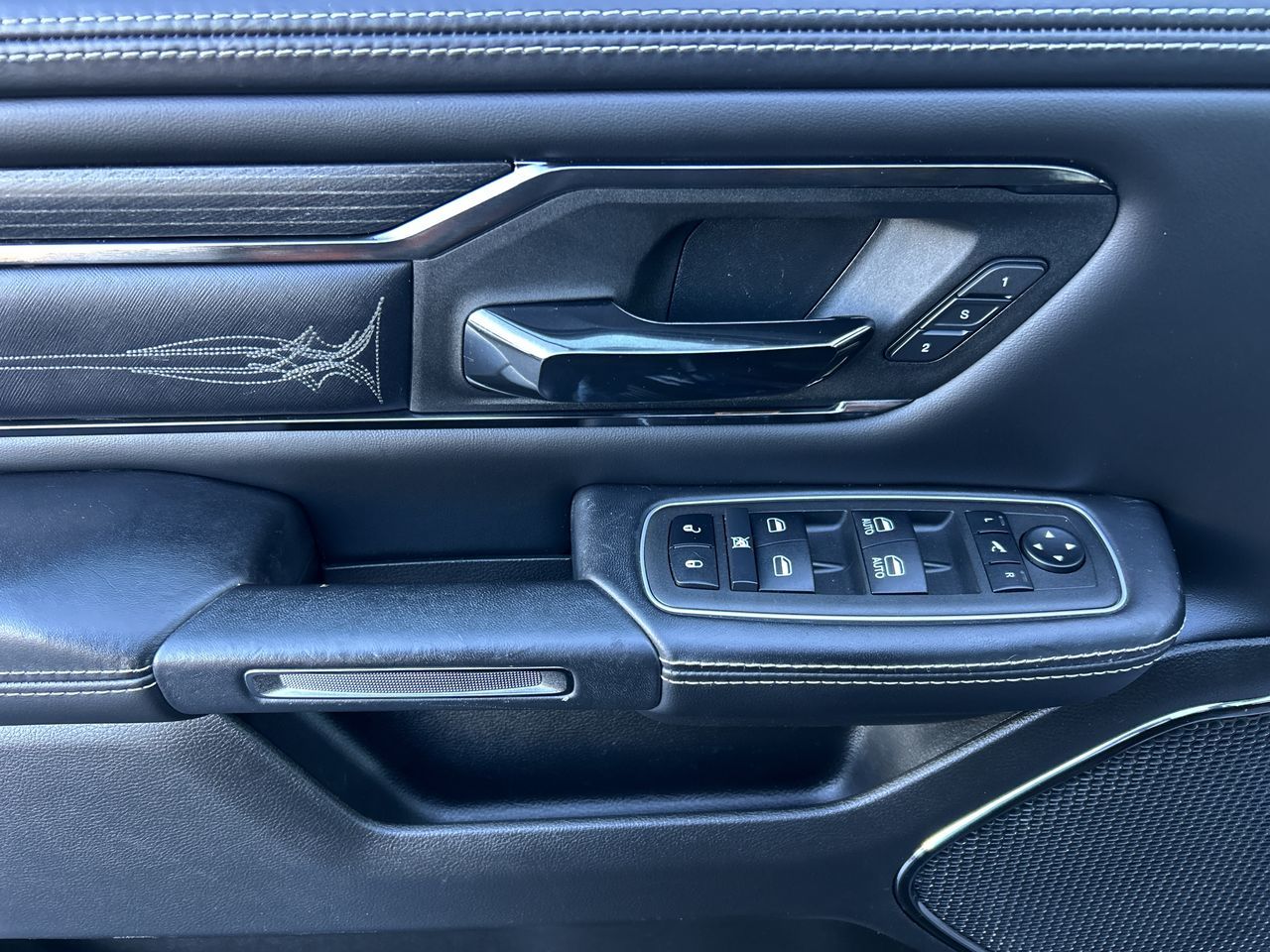 2022 Ram RAM 1500 Crew Cab 4x4 (DT)