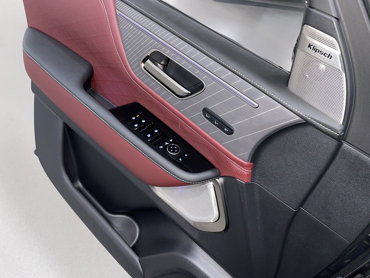 2025 Infiniti QX80 in Vancouver, British Columbia