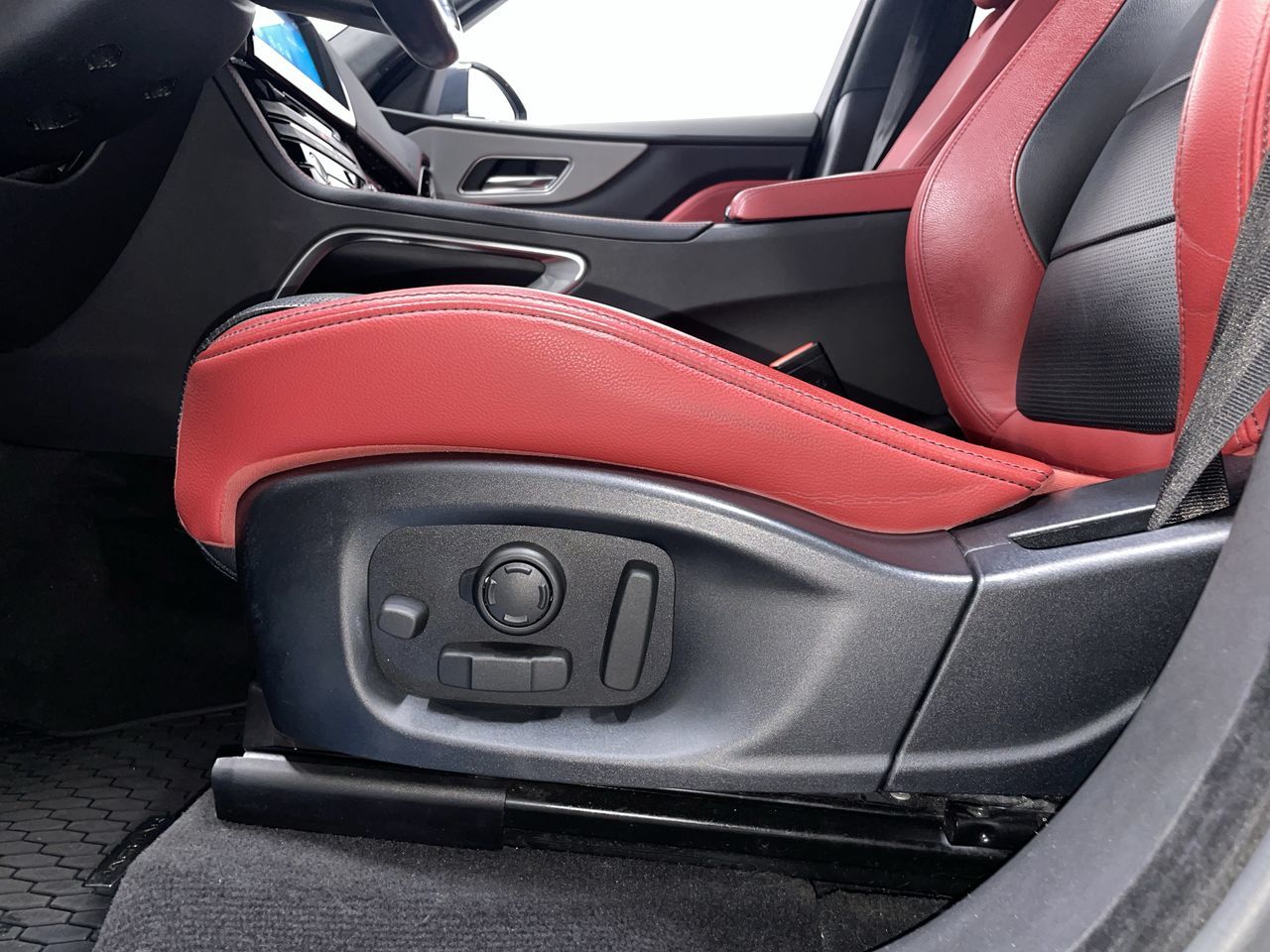 2017  F-PACE