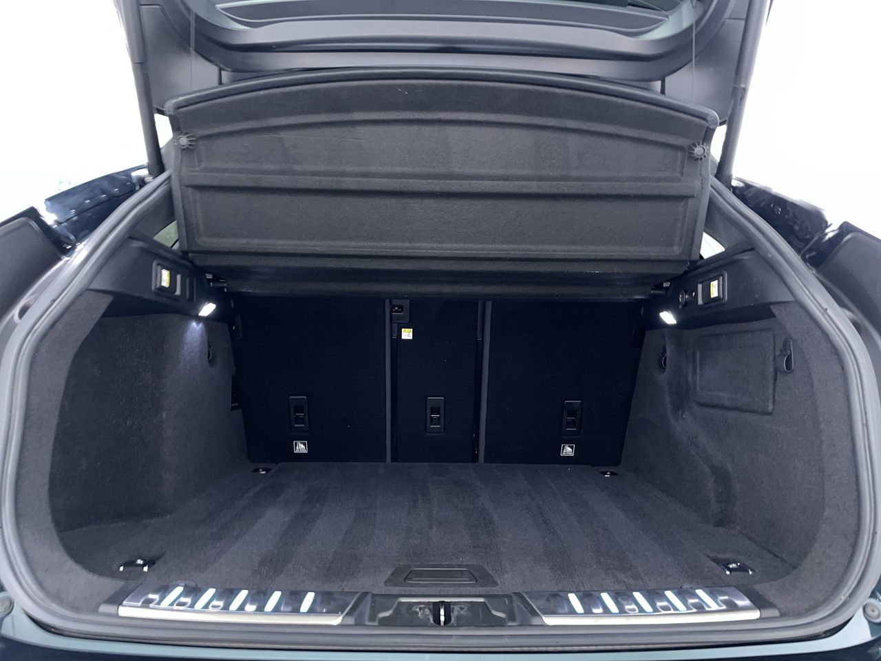 2018  F-PACE