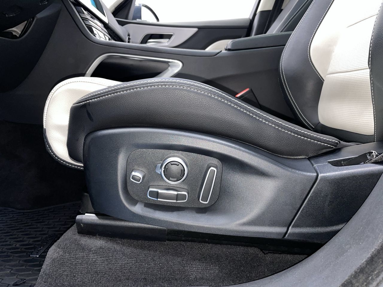 2018  F-PACE
