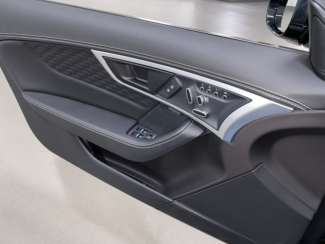 2021  F-Type